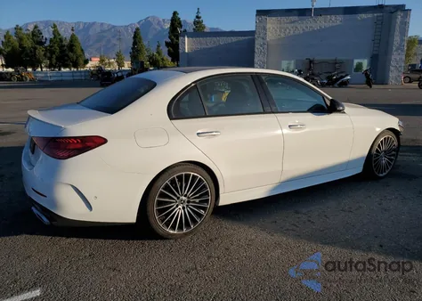 2022 Mercedes-Benz C 300 z USA, uszkodzony, nr VIN W1KAF4GB6NR066997